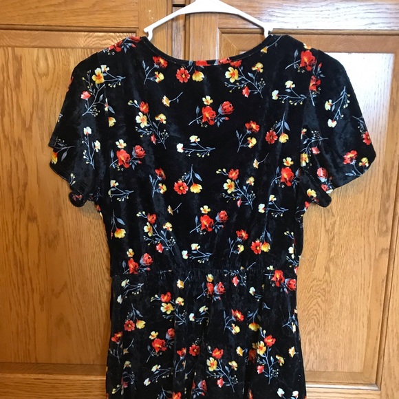 Shirts - Picture 2 of 8